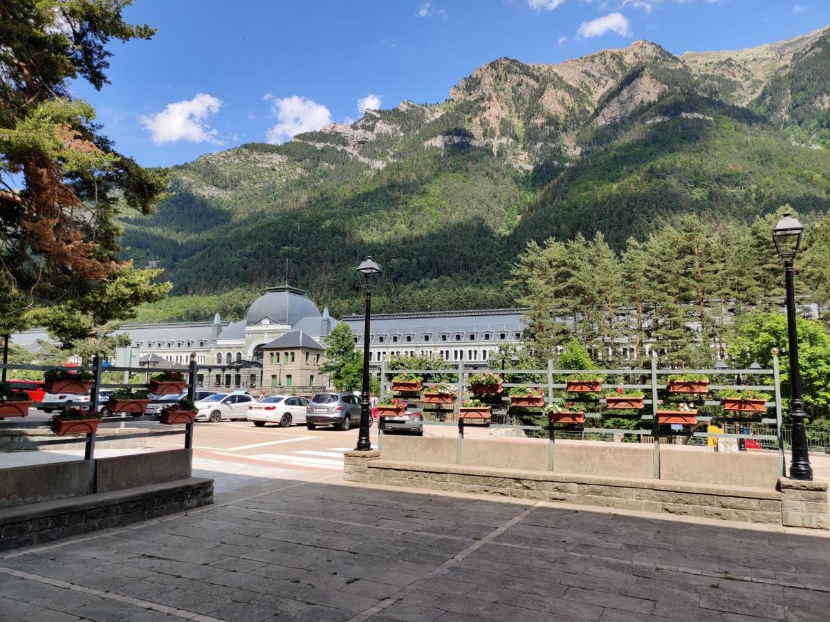 Appartamento "Leo Pixel" Avairent Canfranc Estacion Esterno foto