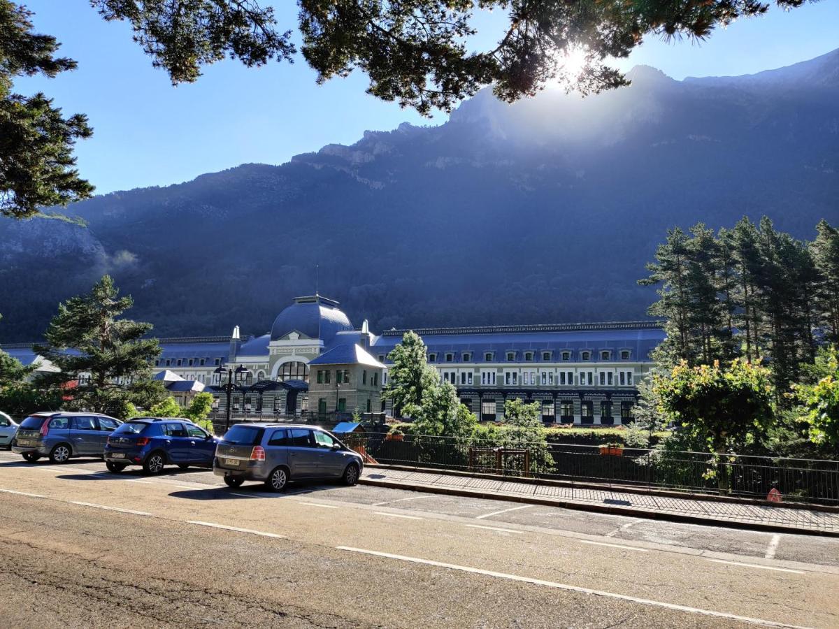 Appartamento "Leo Pixel" Avairent Canfranc Estacion Esterno foto