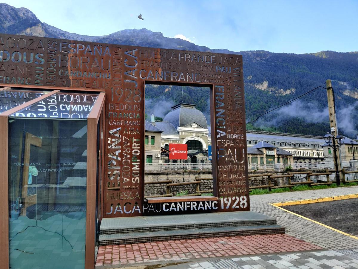 Appartamento "Leo Pixel" Avairent Canfranc Estacion Esterno foto
